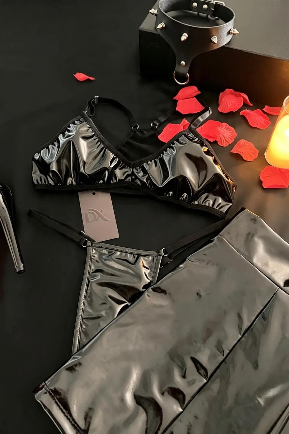 Kit Completo Onyx em Vinil - Top, Calcinha, Saia e Choker + Box Presente